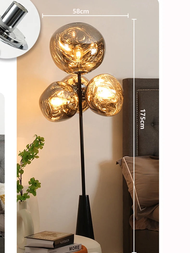 Lampadaire Design Chromé aux Globes en Verre Soufflé