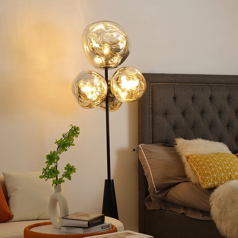 Lampadaire Design Chromé aux Globes en Verre Soufflé