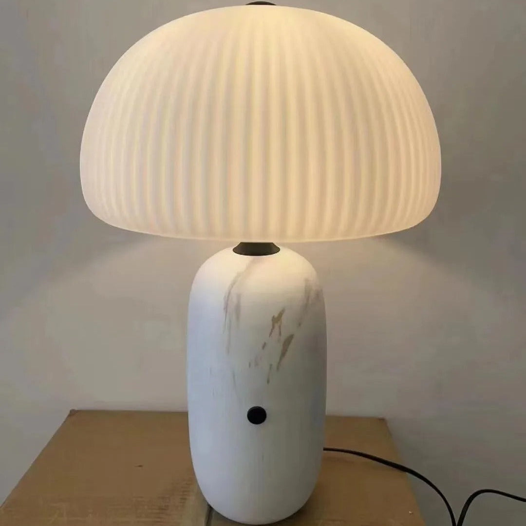 Lampe à Poser en Marbre – Design Naturel et Lumière Douce