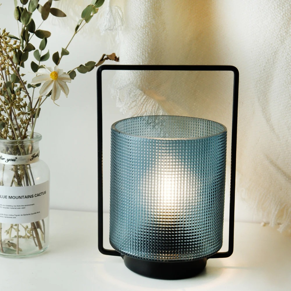 Lampe de Chevet à Piles en Verre Bleu et Métal Noir