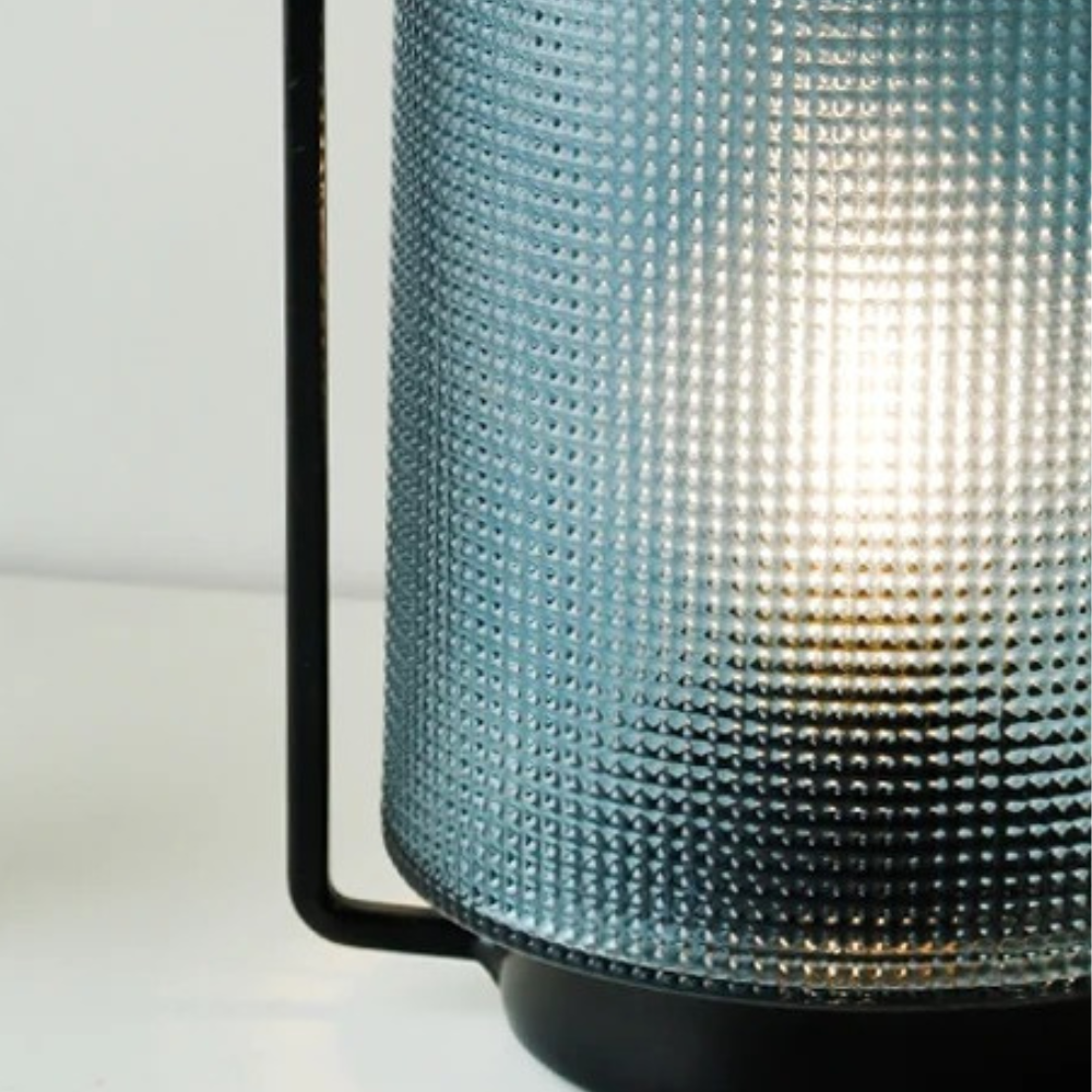Lampe de Chevet à Piles en Verre Bleu et Métal Noir