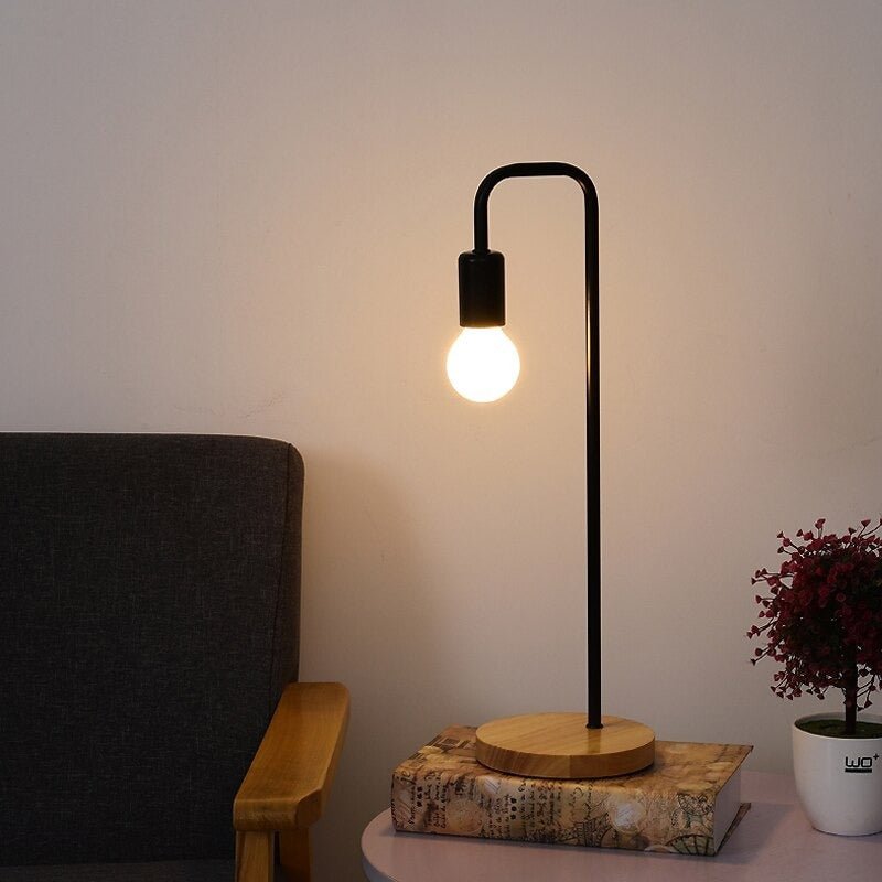 Lampe de chevet bois et métal noir – Style industriel
