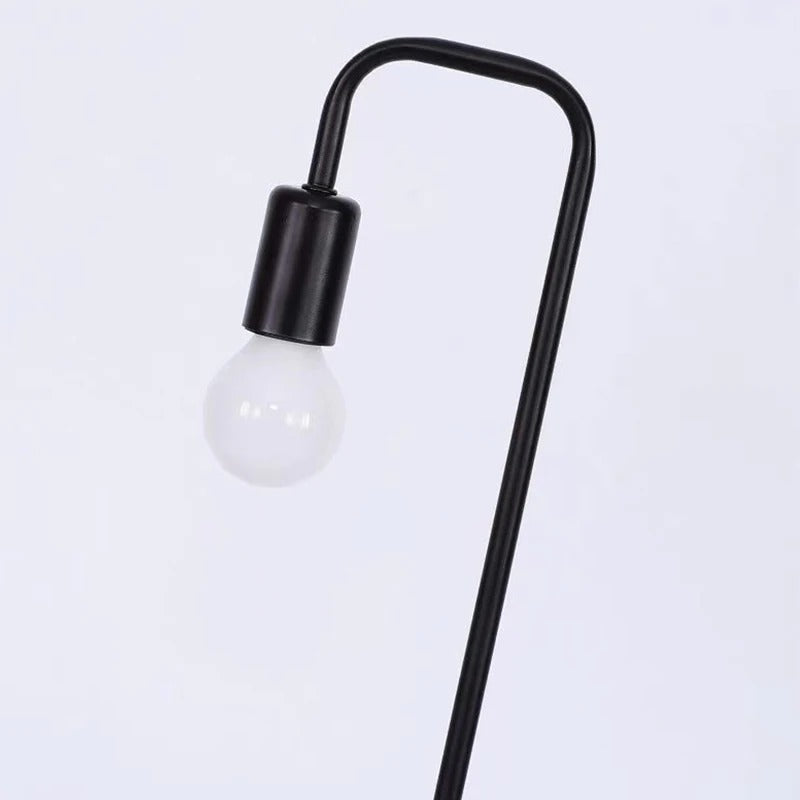 Lampe de chevet bois et métal noir – Style industriel