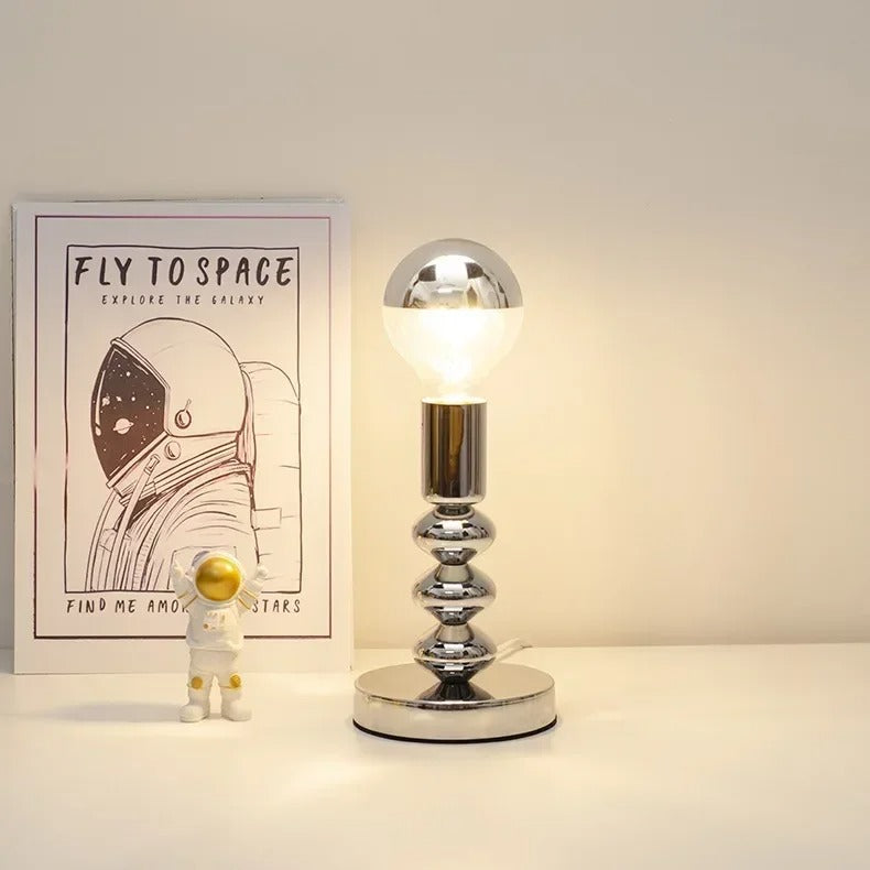 Lampe de Chevet en Métal Argenté – Design Épuré