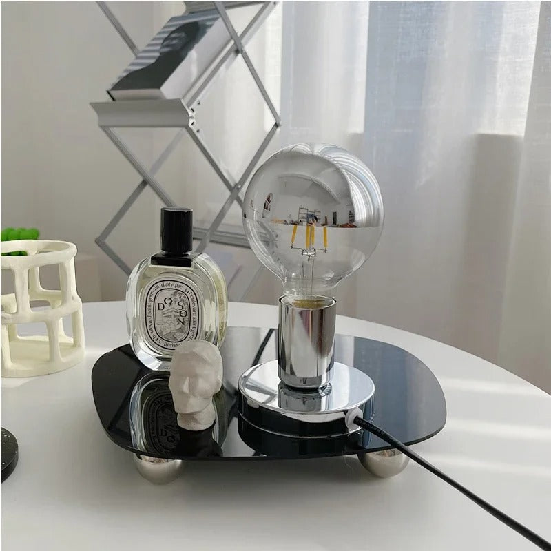 Lampe de Chevet en Métal Argenté – Design Épuré