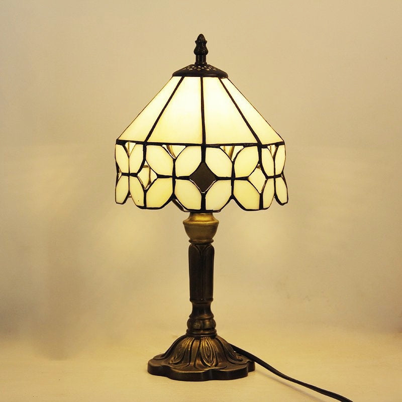 Lampe de Chevet Style Tiffany Industriel – Vitrail et Métal