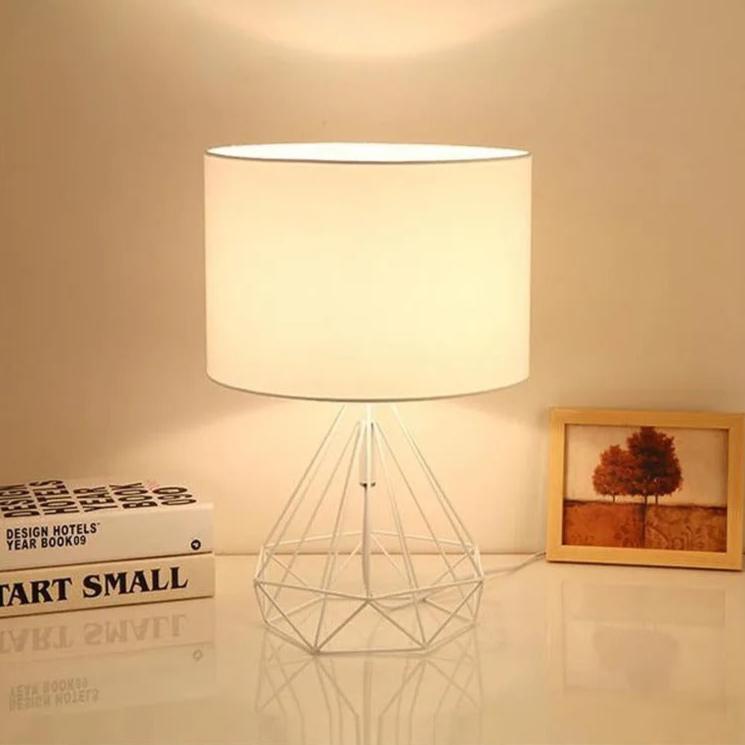 Lampe de Chevet Noire – Design Minimaliste en Métal