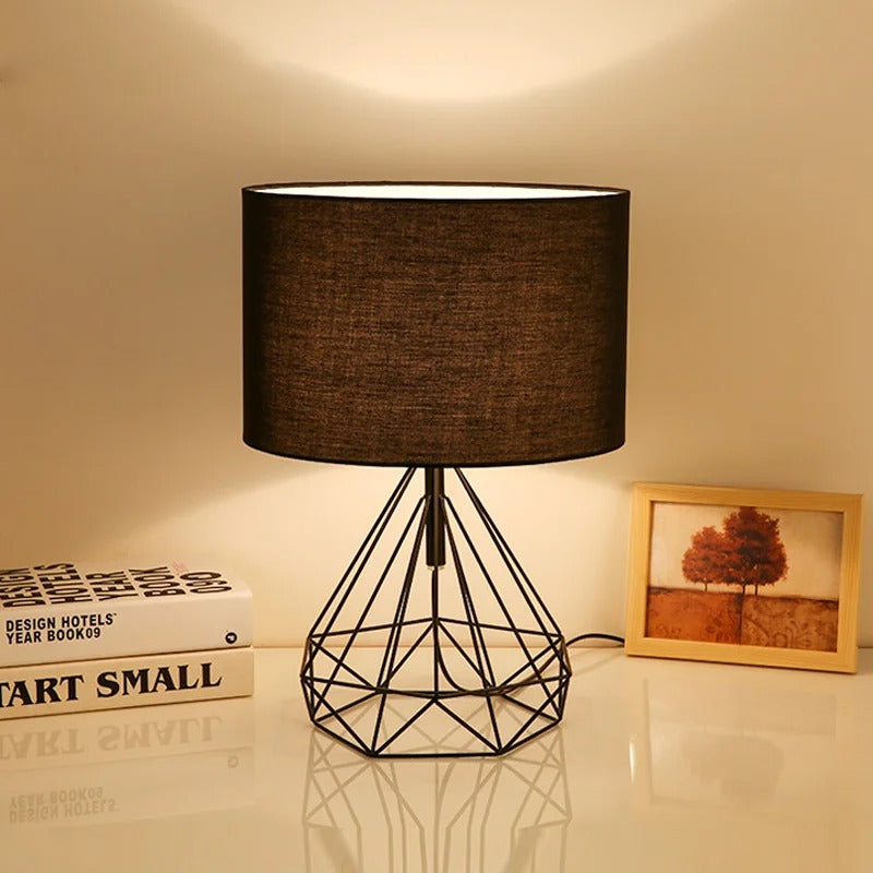 Lampe de Chevet Noire – Design Minimaliste en Métal