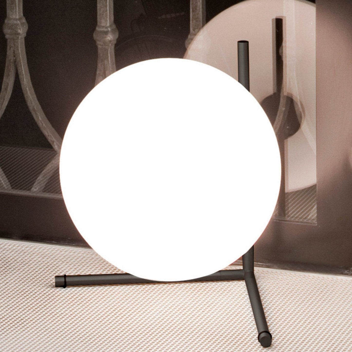 Lampe de Chevet Boule en Métal Doré et Verre