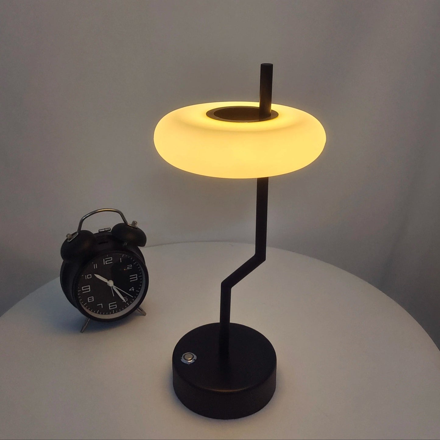 Lampe de chevet tactile en métal – Design minimaliste