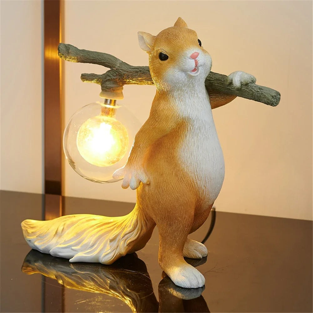 Lampe Écureuil en Résine – Déco Nature Originale