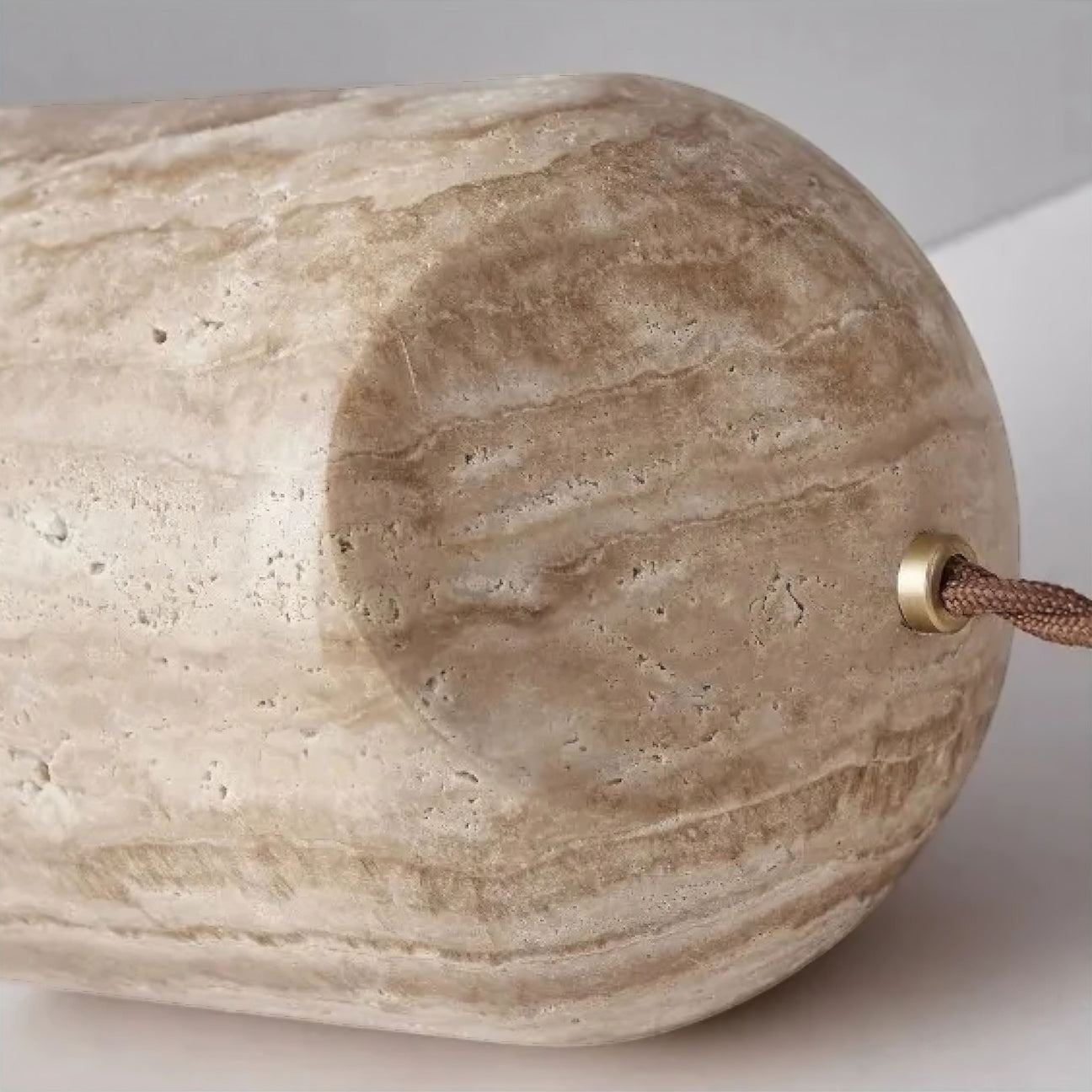 Lampe de chevet en travertin naturel et verre