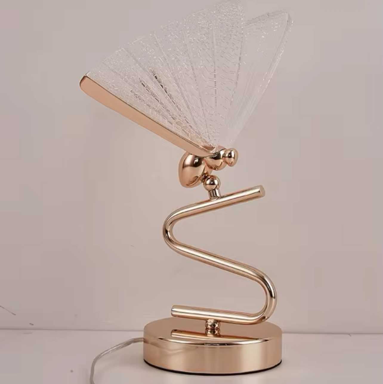 Lampe Papillon en Métal et Acrylique – Déco Lumineuse