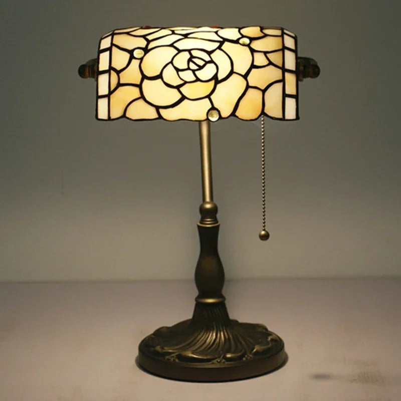 Lampe Tiffany Rose Antique – Vitrail Floral Crème et Or