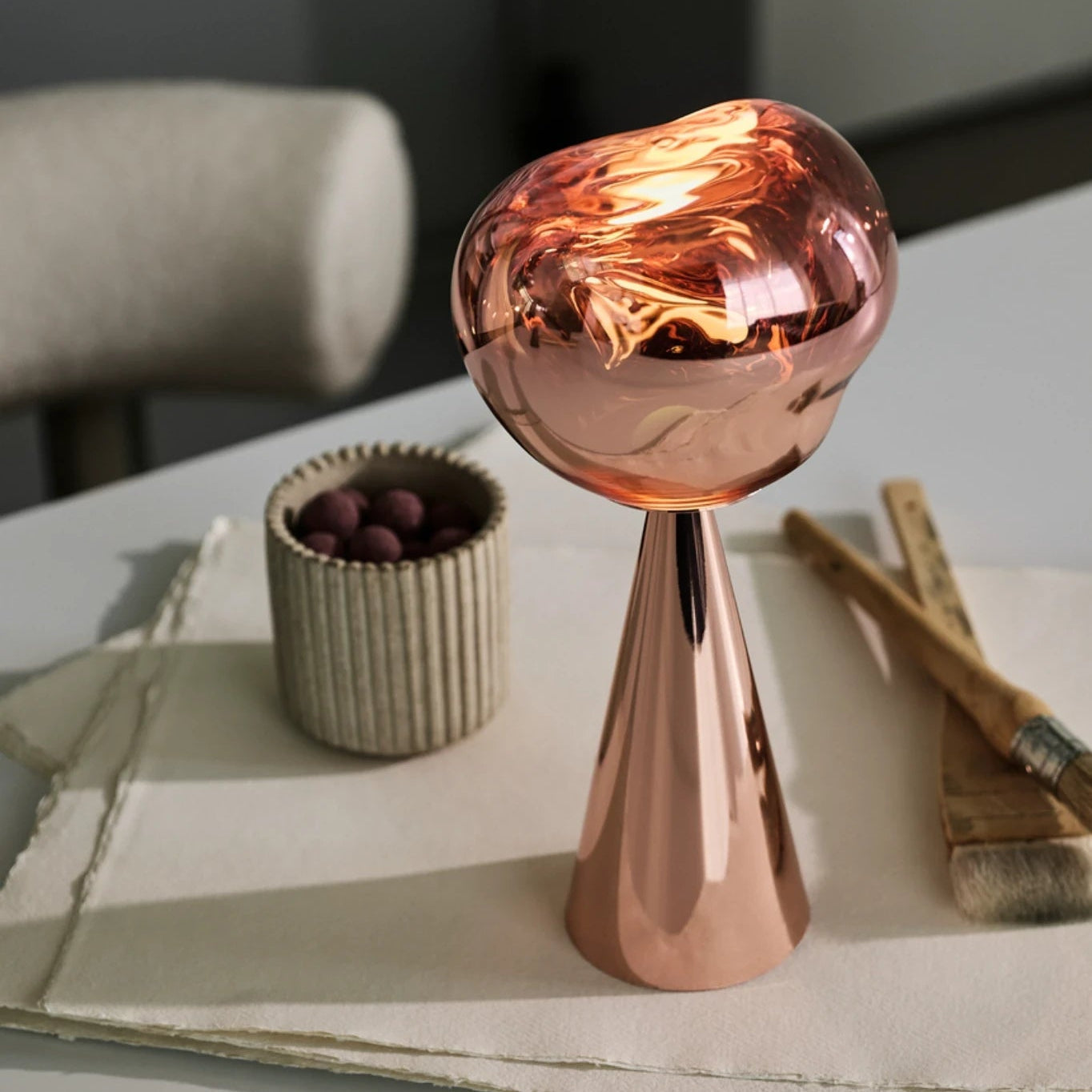 Lampe à Poser Design Italien – Élégance Sculpturale